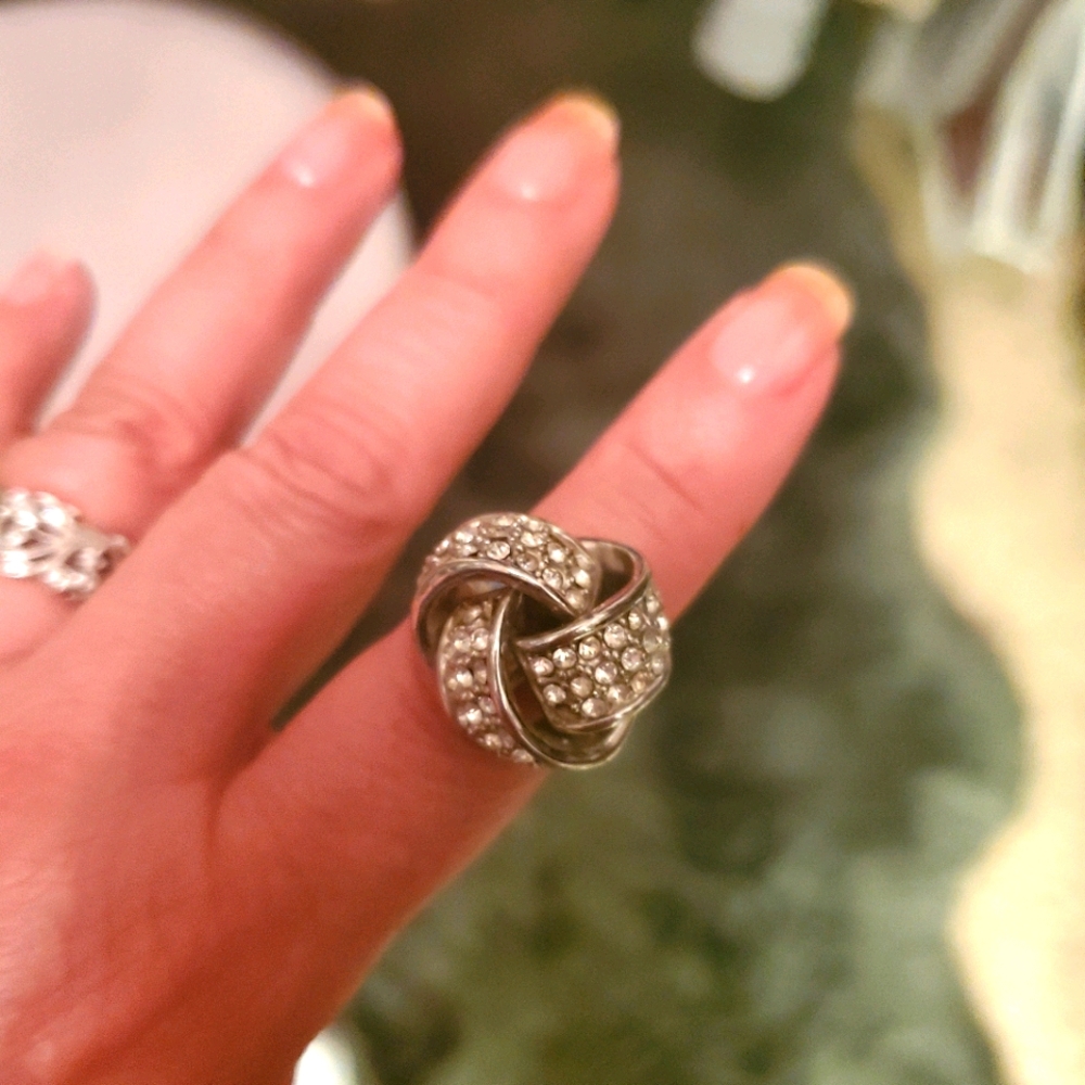 Rhinestone knot ring